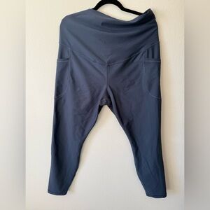 Old Navy Active XL Maternity Powersoft Extra High-Rise Go-Dry 7/8 Leggings